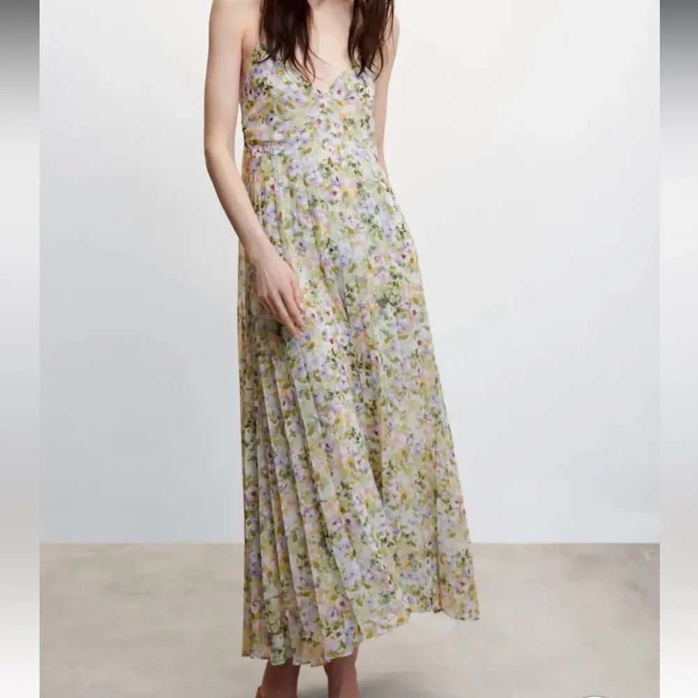 NWT Mango Pleated Floral Dress